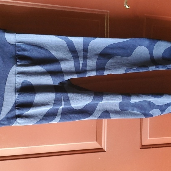 FABLETICS blue swirl leggings size Large. Sold out online length 27.5 - Picture 3 of 11